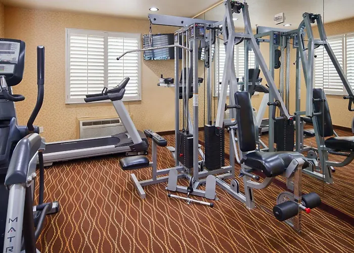 Best Western Plus Crown Colony Inn & Suites
