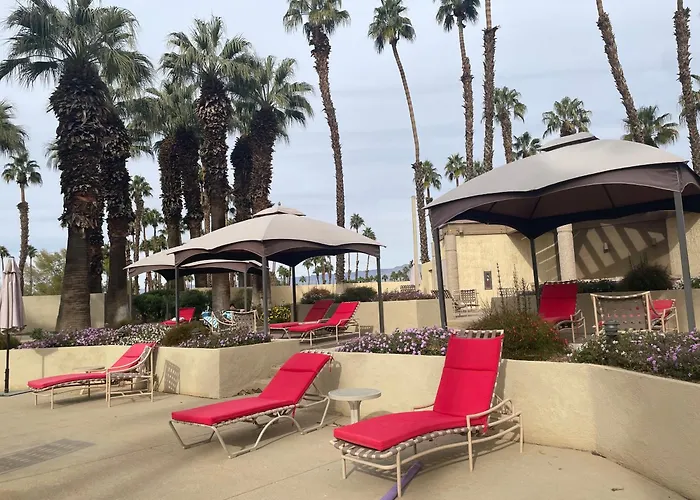 Palm Valley Country Club, Pickleball, Tennis, Gym, Clubhouse, Swimming Pools, Lux, Spac 2 Bdrms Den 2 Ba