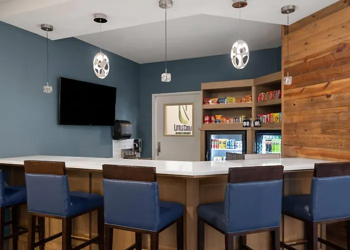 Little Crow Hotel & Conference, Trademark By Wyndham