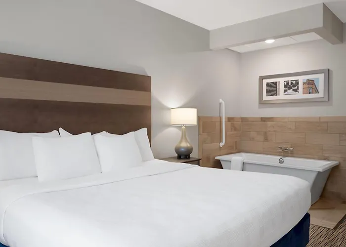 Little Crow Hotel & Conference, Trademark By Wyndham