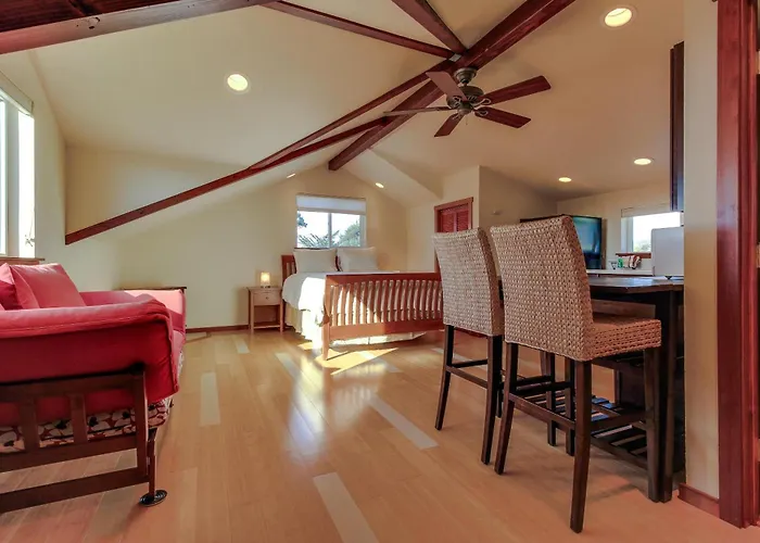 Oceanview Studio - Beach Fireplace & Deck