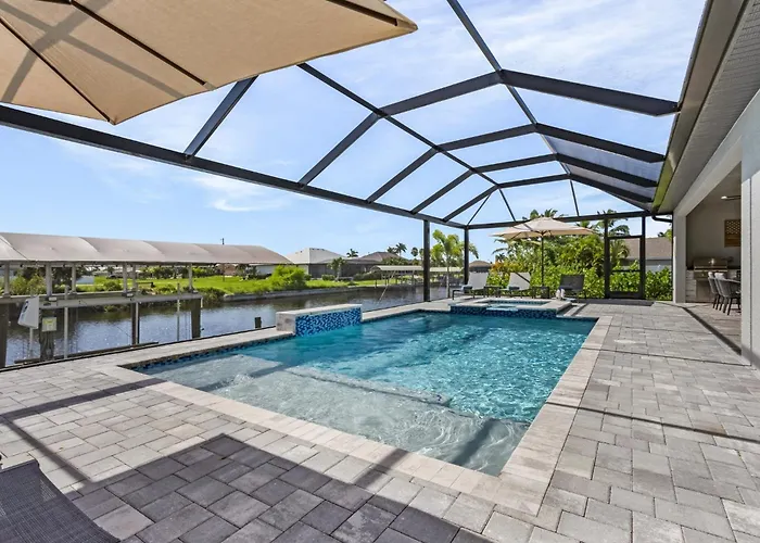 Villa Felicitas Luxe Pool, Jacuzzi Canal Access