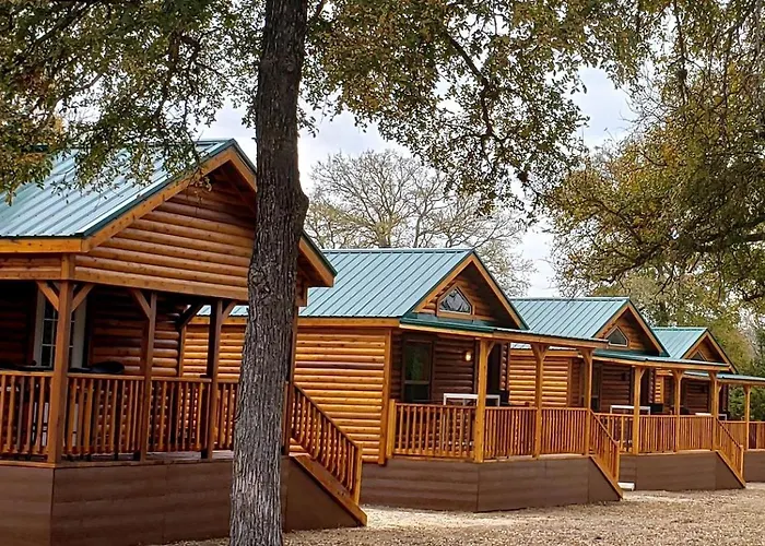 One Bedroom Log Cabin For Family And Pet Friendly Glamping In Pipe Creek, Texas
