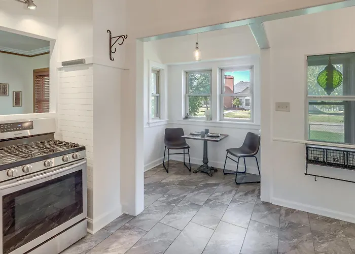 Walk To Main Street: Charming Roswell Home!