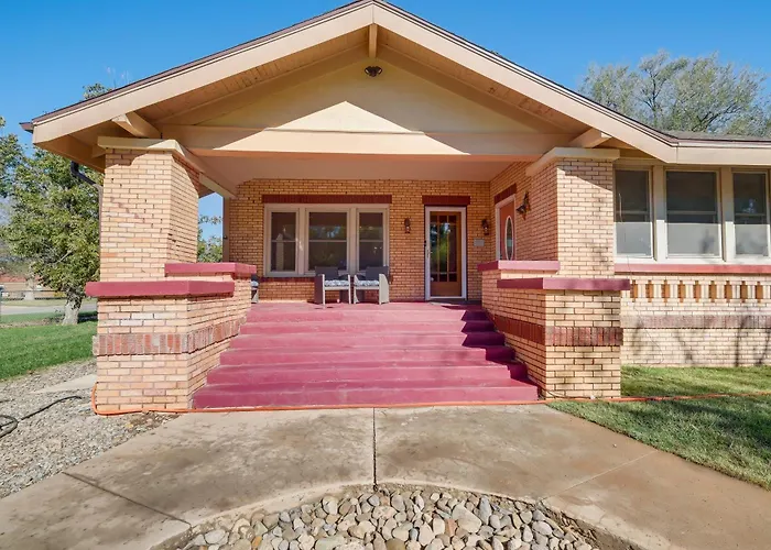 Walk To Main Street: Charming Roswell Home!
