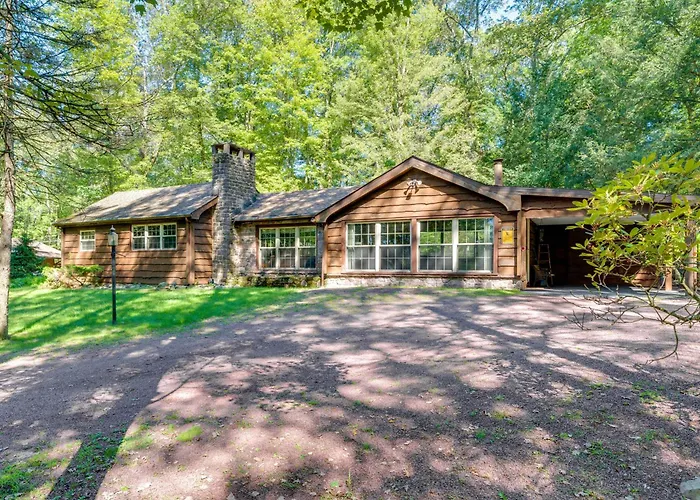 3 Mi To Slopes! Hot Tub Haven Near Lake Harmony