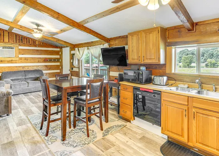 Rogersville Barn Apartment On 27 Acres W/ Pond!