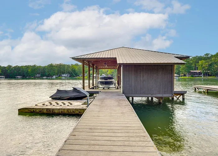 'Arcade Cove' - Renovated Lake Martin Home W/ Dock
