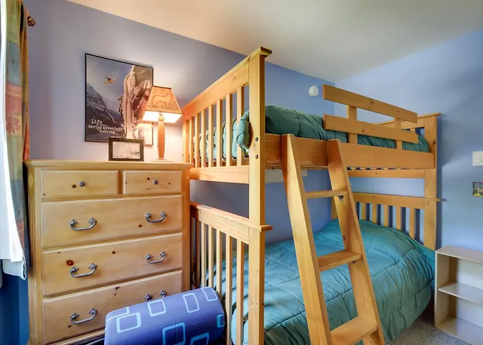 Waitsfield Condo W/ Pool & On-Site Trail Access!
