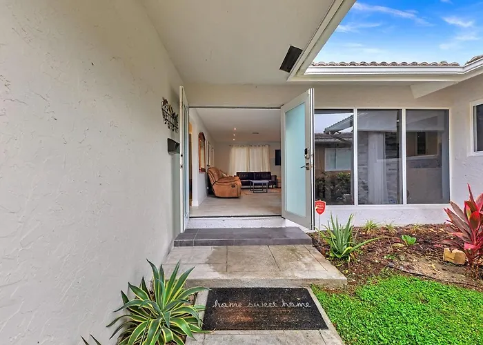 Supervilla - 3Br/2Ba - Pool - Walk To Beach