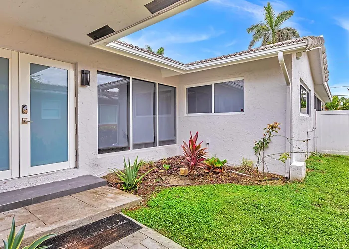 Supervilla - 3Br/2Ba - Pool - Walk To Beach