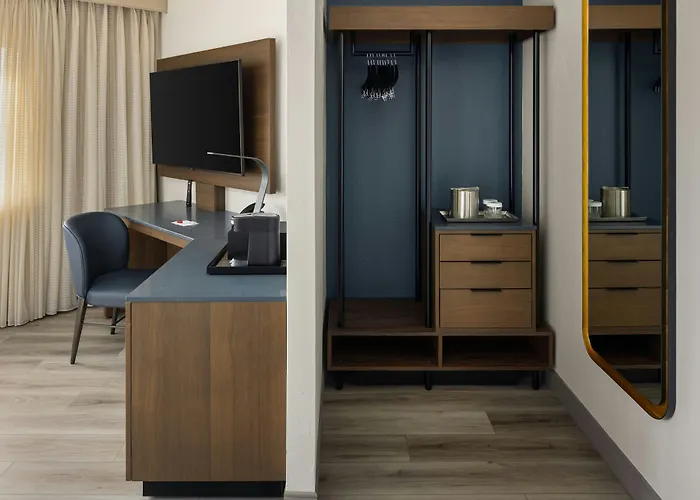 Oshkosh Marriott Waterfront Hotel & Convention Center