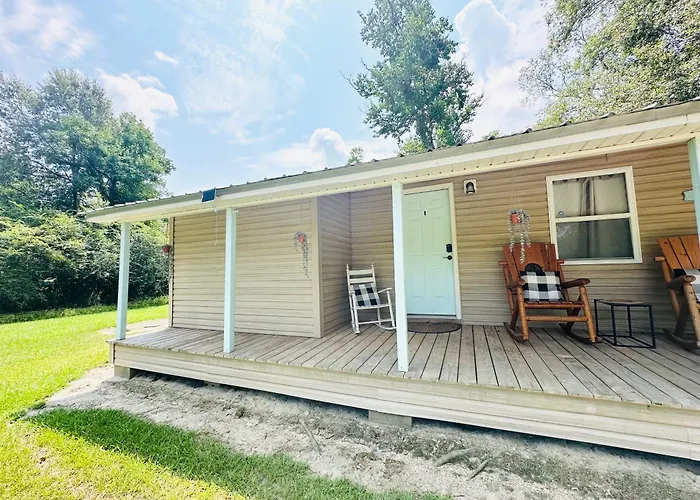 Milk Hand House.. Peaceful 1 Bedroom Cabin