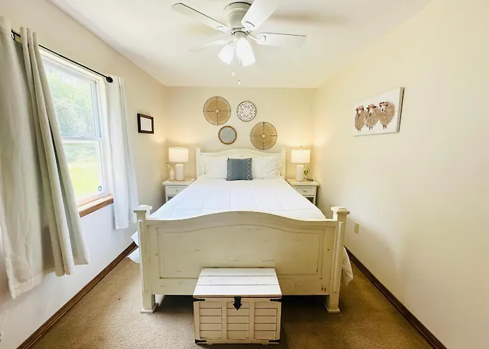 Milk Hand House.. Peaceful 1 Bedroom Cabin
