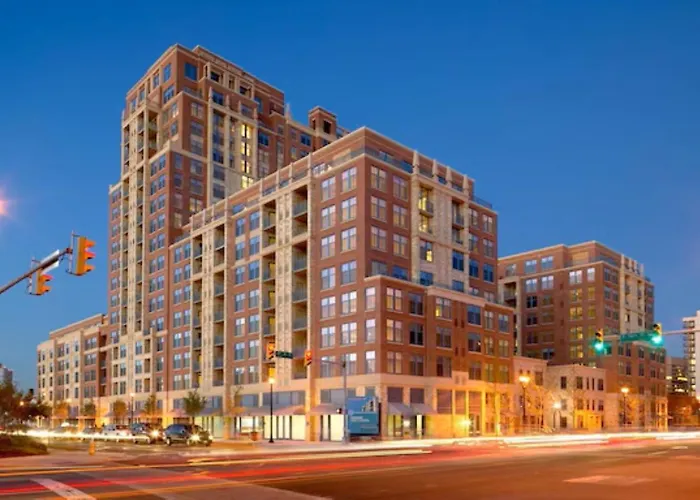 Pentagon Luxe Apartments Arlington - Near Dc