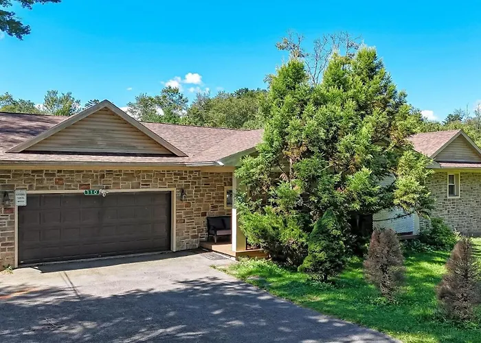 Luxury Lake Front Camelot Villa