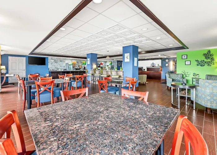 Quality Inn & Suites Near Robins Air Force Base