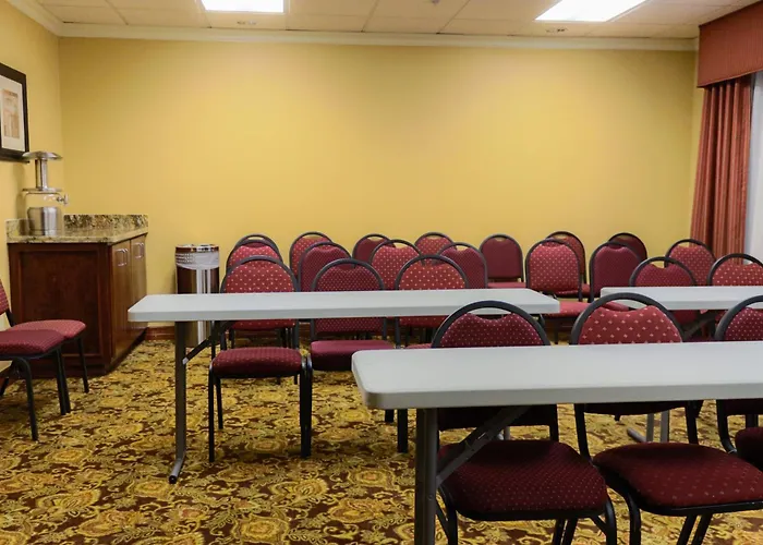 Best Western Plus Hobby Airport Inn & Suites