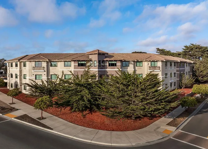 Holiday Inn Express & Suites Marina - Monterey Bay Area By Ihg