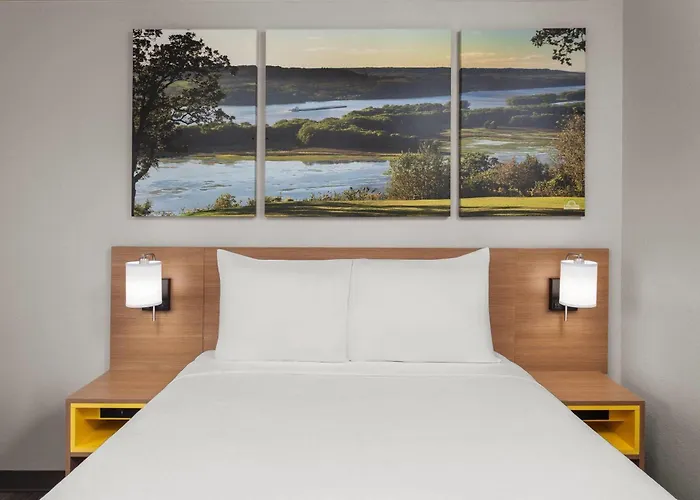 Days Inn & Suites By Wyndham Kaukauna Wi