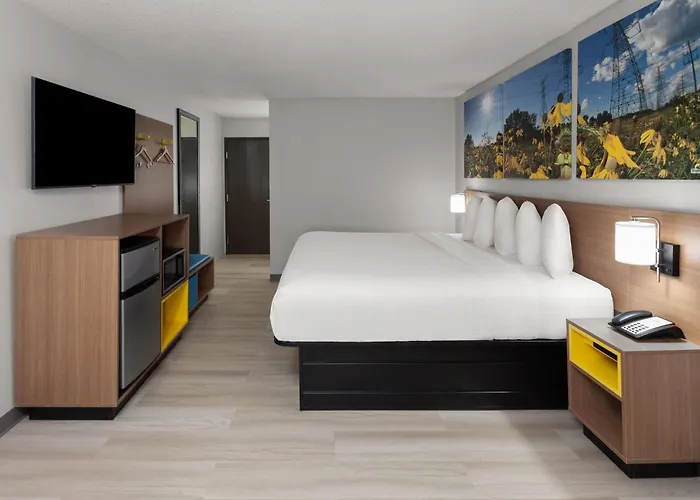 Days Inn & Suites By Wyndham Kaukauna Wi