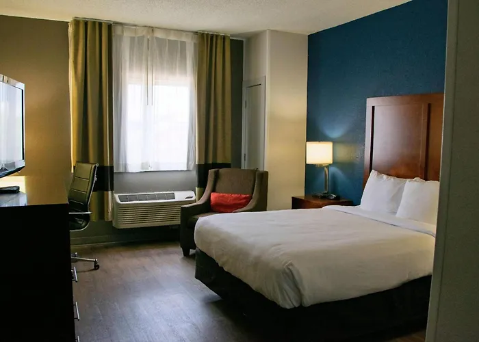 Comfort Inn & Suites Coralville - Iowa City Near Iowa River Landing