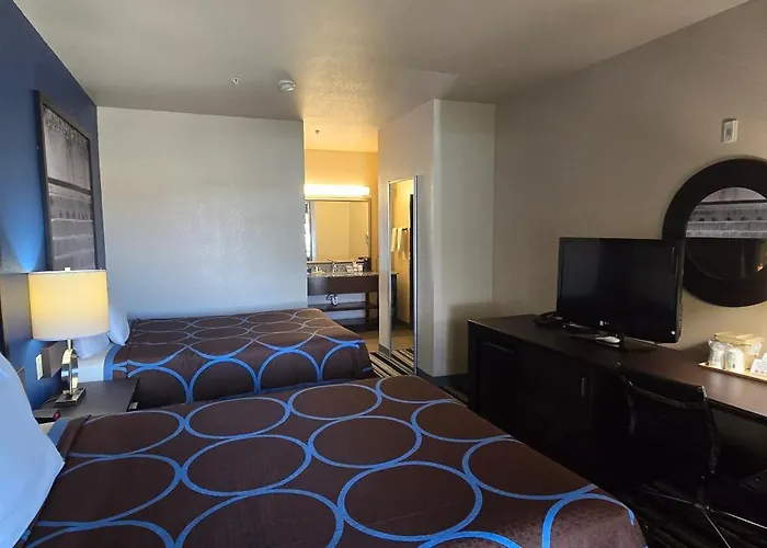 Super 8 By Wyndham Dilley Tx