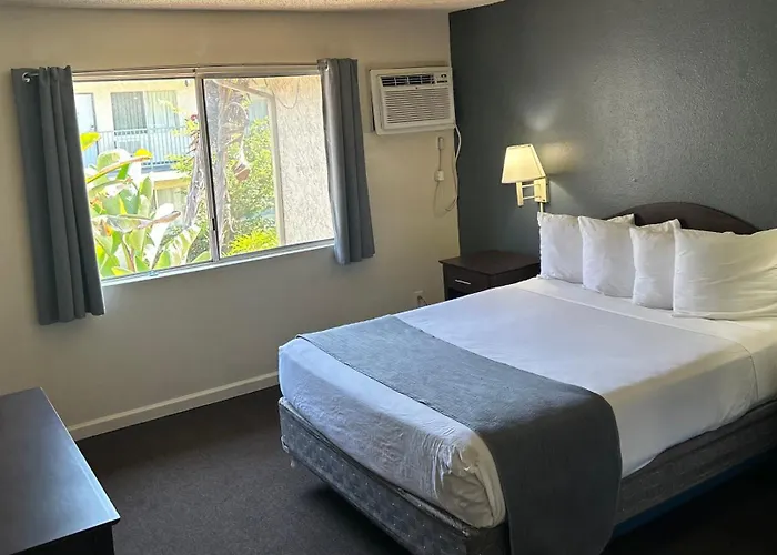 California Suites Hotel