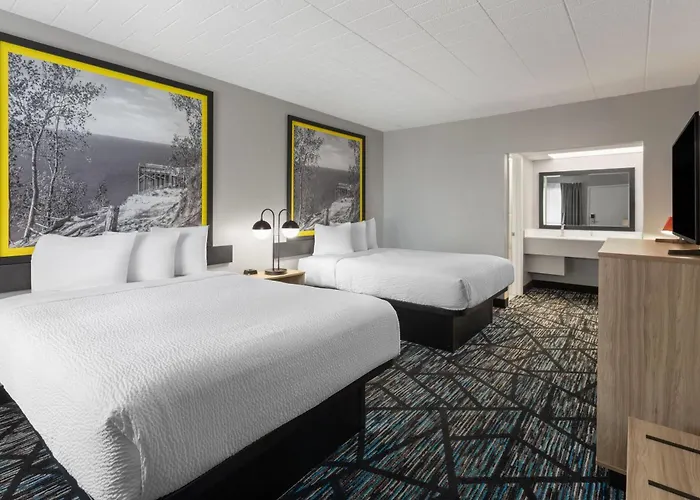 Super 8 By Wyndham Traverse City
