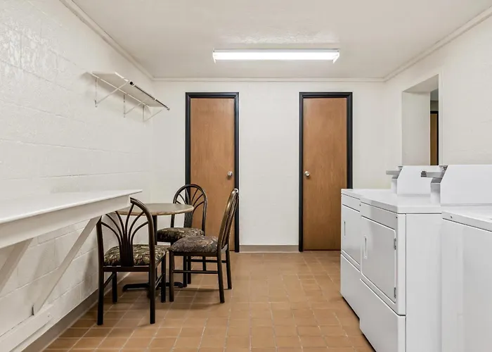 Econo Lodge, Downtown Custer Near Custer State Park And Mt Rushmore