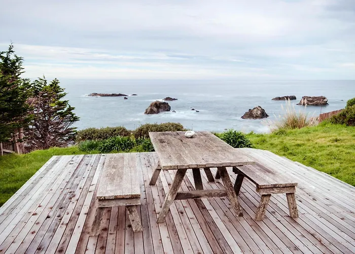 Oceanfront Pet Friendly Home With Hot Tub & Deck
