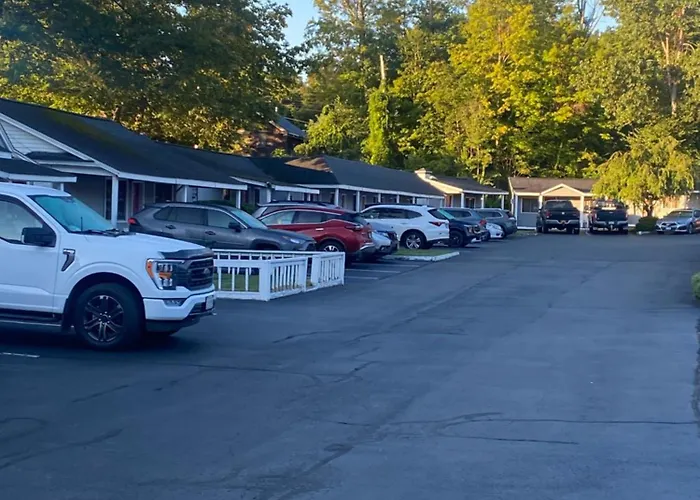 Barberry Court Motel &Cabins