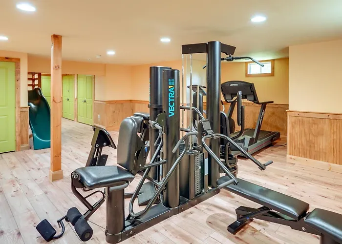 4 Mi To Mount Snow: West Dover Cabin W/ Game Room