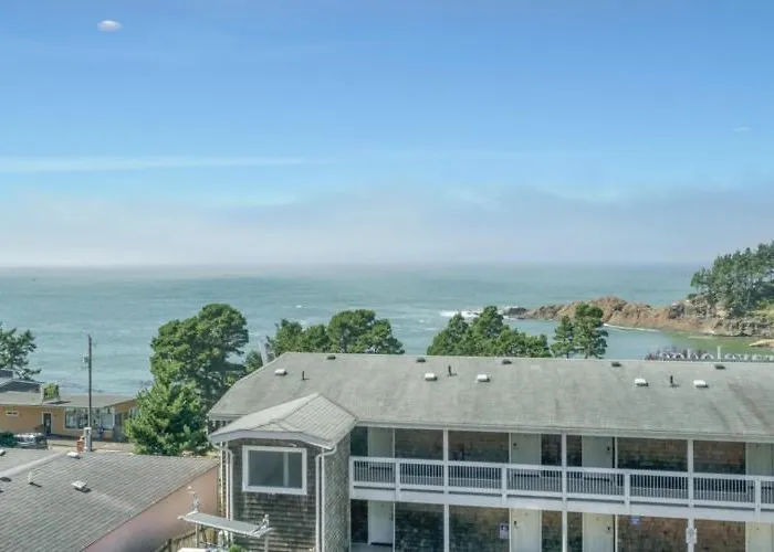 The Captains Lookout Sleeps 6, Hot Tub, Pet Friendly, Ocean View