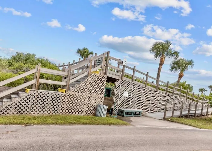 Excellent Beach Front Community, Golf Course, Tennis, Sunny Weather Year Round!