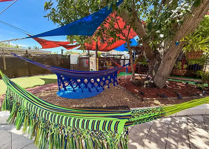 Hammocks & Mini-Golf! 10 Mins From Beach!
