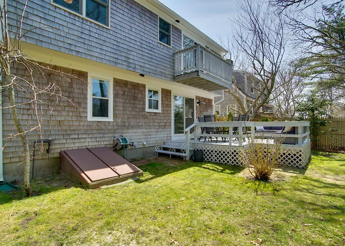 Easy Beach Days! Updated Cape Cod Home W/ Deck