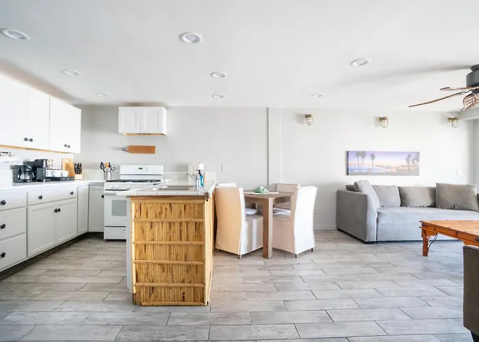 Beachfront Cottage Lower Unit