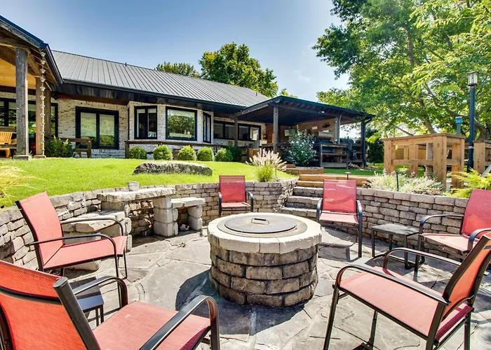 Cotter Home W/ Direct Access To White River!