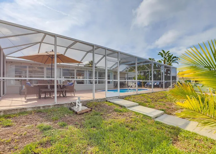 Canal-Front Haven: Pool, Dock & Lanai In Palmetto