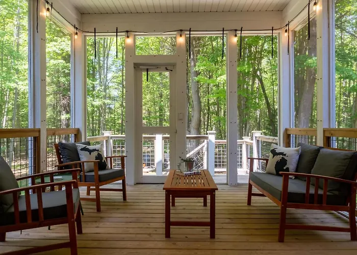 Lake Effect Lodge Dune Forest Retreat!