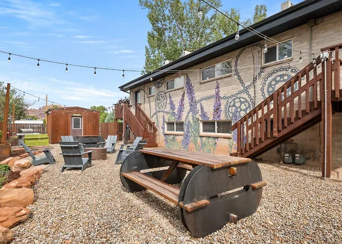 Downtown Cozy Home Base - Purple Sage 5