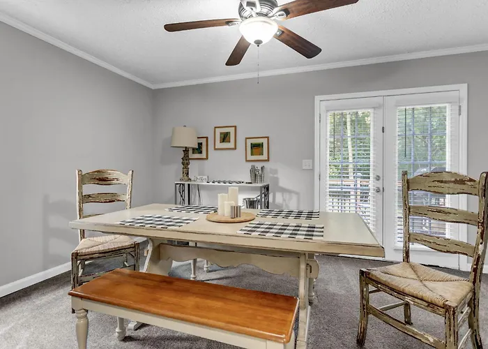 Cozy Pet-Friendly 4Br Stay Near Lake Allatoona