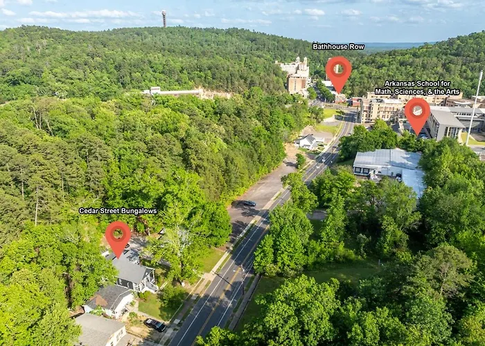 Mountain Bungalow-Walk To Downtown/Biker'S Dream!