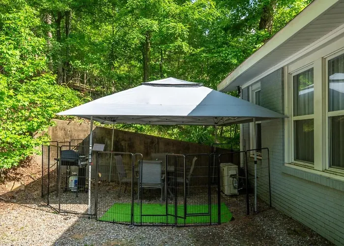 Mountain Bungalow-Walk To Downtown/Biker'S Dream!