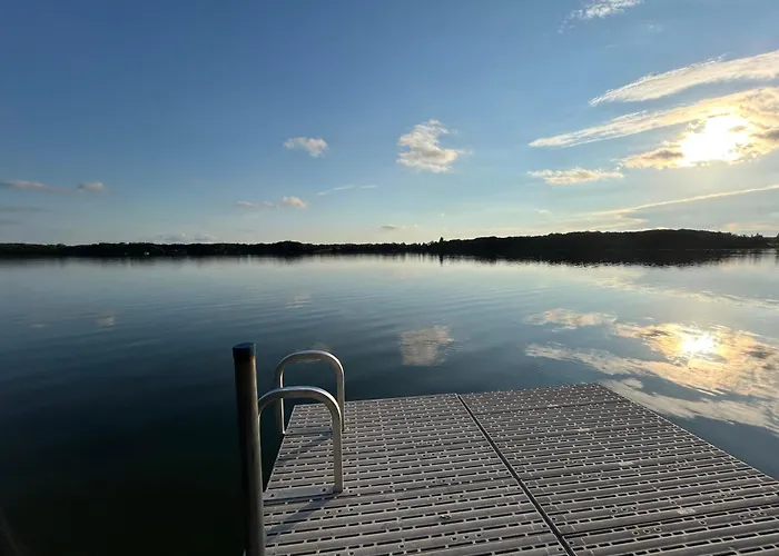 Restful Retreat On The Lake - Natural And Peaceful