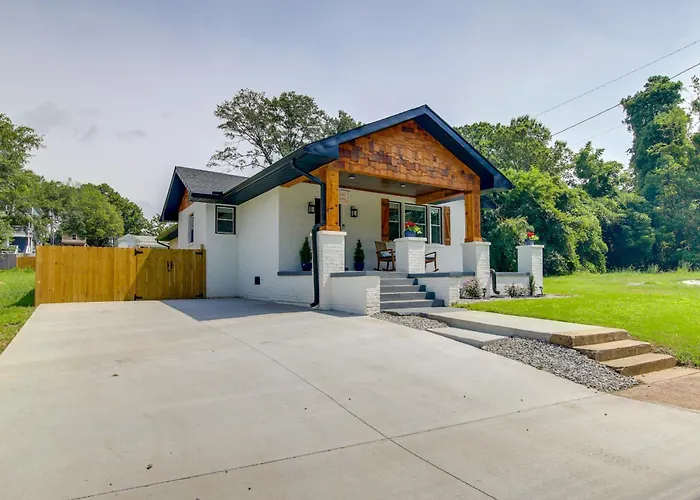 Dog-Friendly Jackson Home Near Downtown Hub!