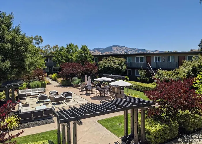 Top Floor-Work Here-Walk Downtown-King Bed