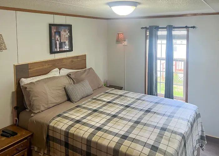 Creekfront Max Meadows Mobile Home With Deck!