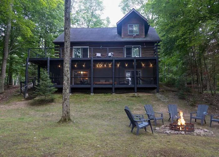 Rhinelander Waterfront Cabin W/ Deck & Fire Pit!